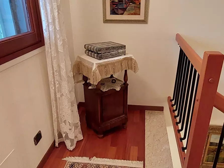 Immagine 28 di Villa in vendita  a Livorno