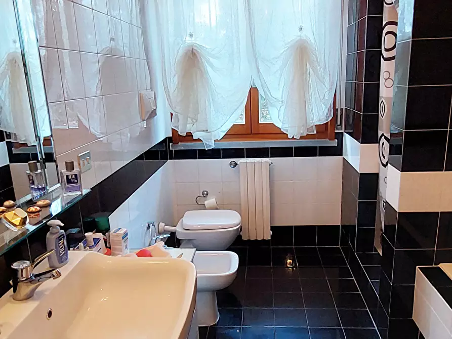 Immagine 20 di Villa in vendita  a Livorno