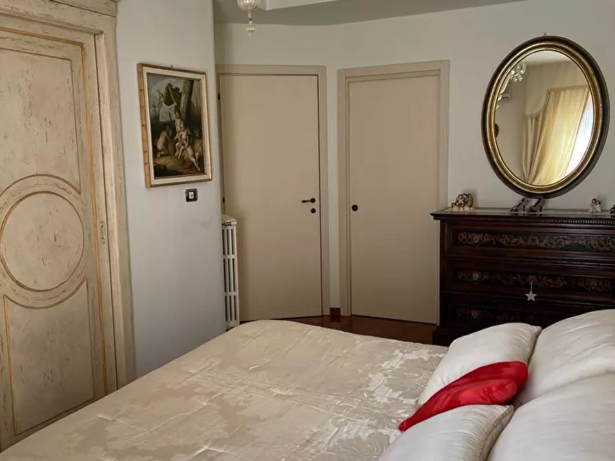 Immagine 16 di Villa in vendita  a Livorno