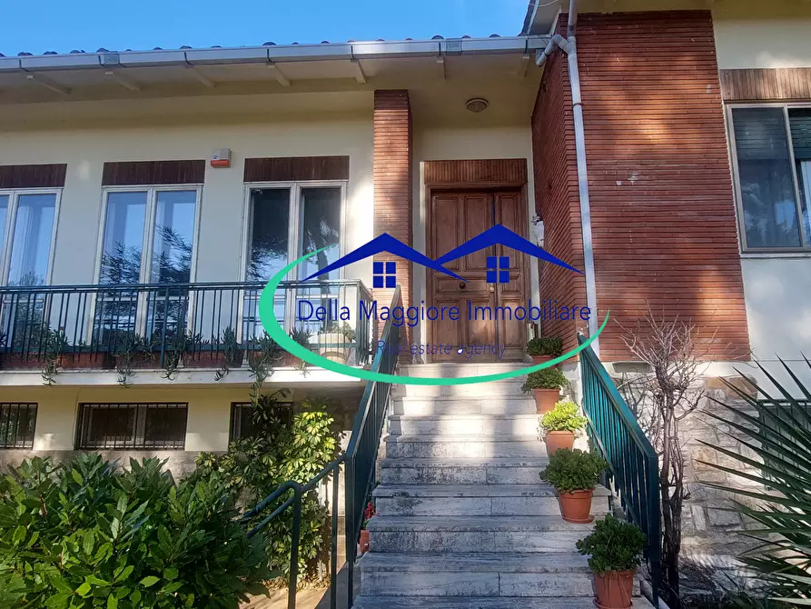 Immagine 31 di Villa in vendita  in via di montenero a Livorno