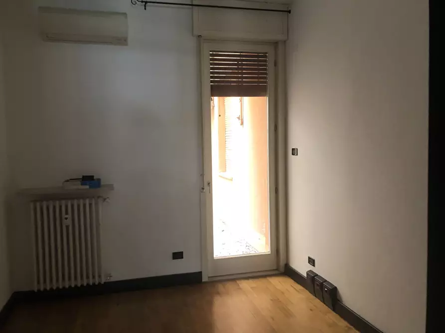 Immagine 7 di Ufficio in affitto  a Parma