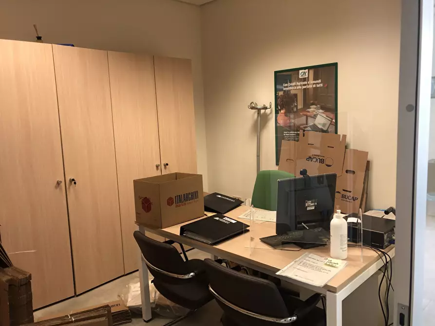 Immagine 5 di Locale commerciale in affitto  a Parma