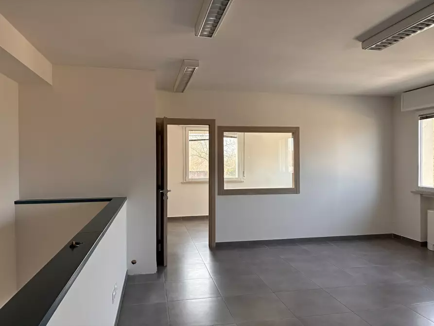 Immagine 8 di Ufficio in affitto  a Parma