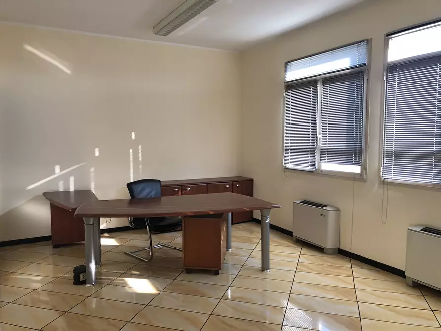 Immagine 10 di Attività artigianale in vendita  a Parma