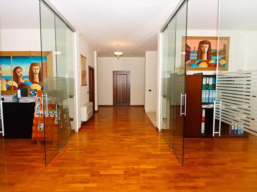 Immagine 7 di Ufficio in vendita  a Parma