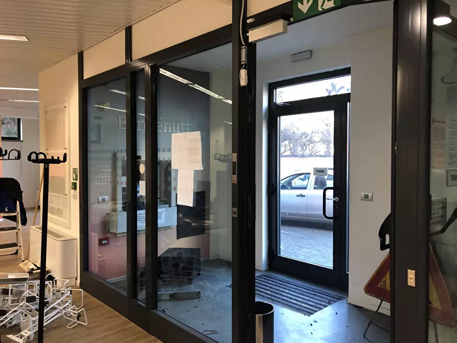 Immagine 2 di Locale commerciale in affitto  a Parma