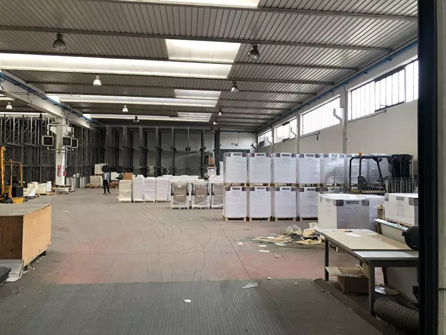 Immagine 2 di Attività artigianale in vendita  a Collecchio