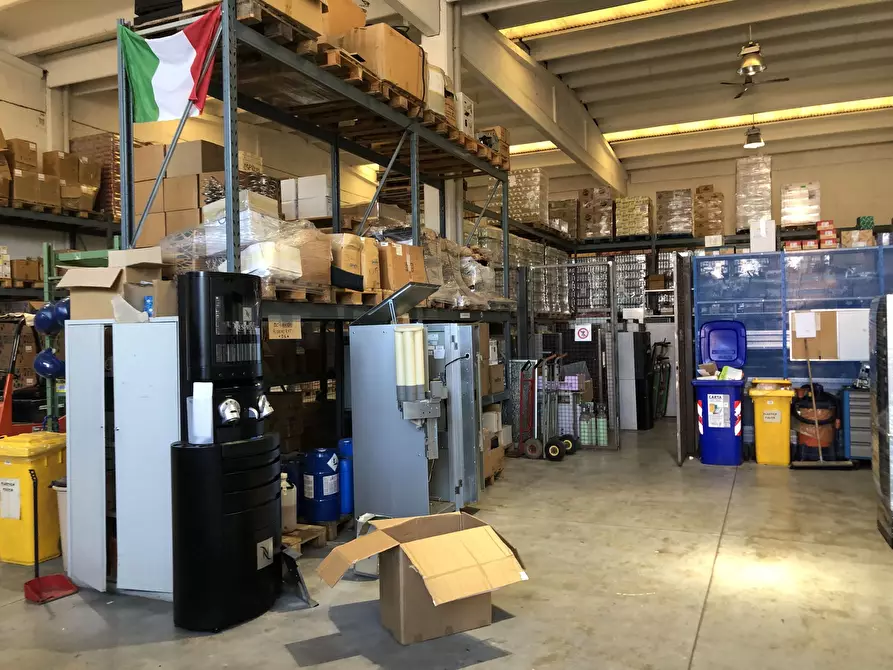 Immagine 9 di Capannone industriale in affitto  a Parma