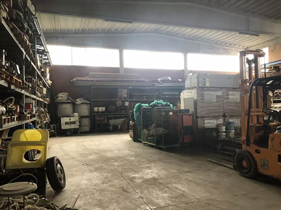 Immagine 7 di Attività artigianale in vendita  a Parma