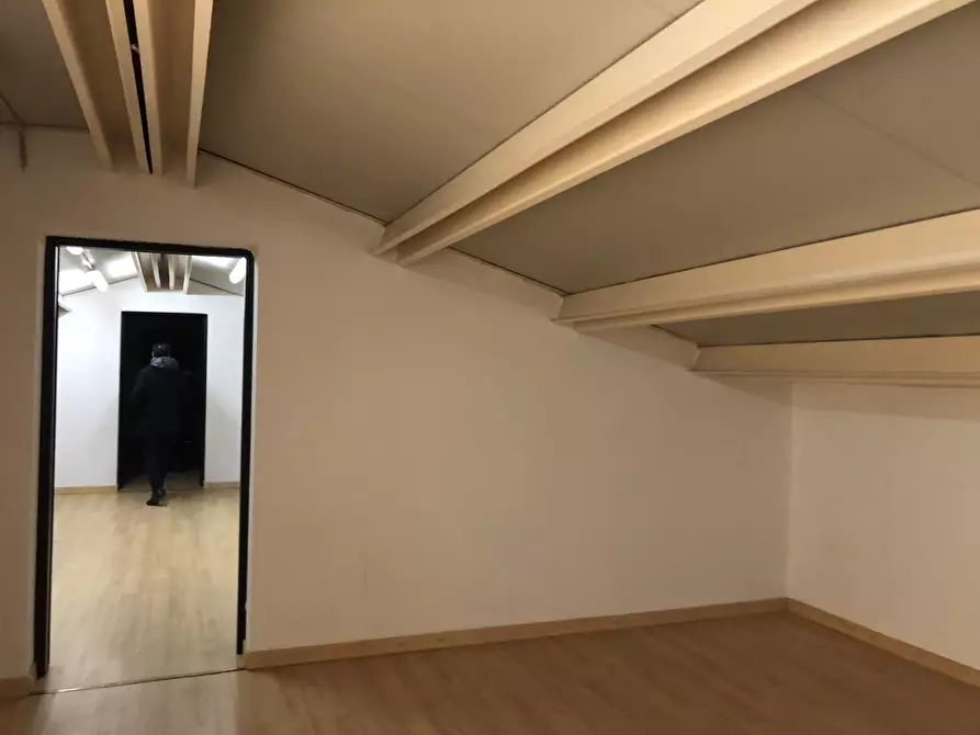 Immagine 27 di Attività artigianale in vendita  a Parma