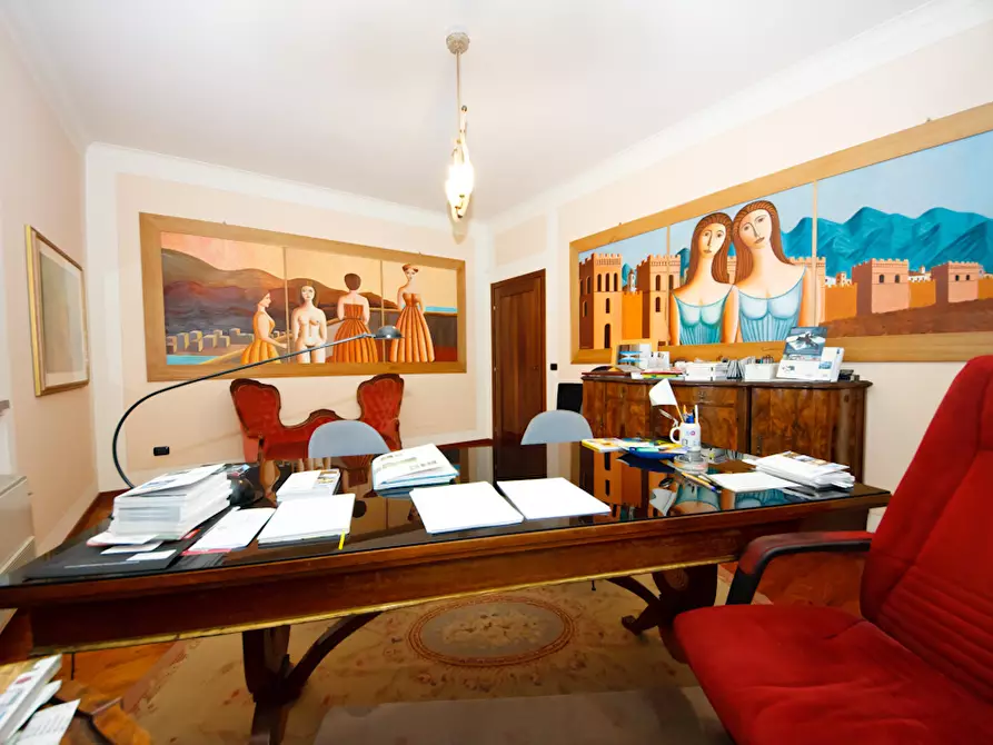 Immagine 10 di Ufficio in vendita  a Parma