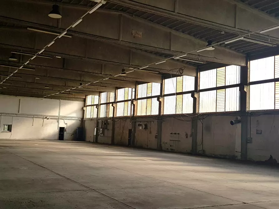 Immagine 3 di Attività artigianale in vendita  a Parma