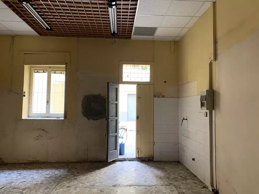 Immagine 5 di Locale commerciale in affitto  in Piazza Garibaldi a Parma