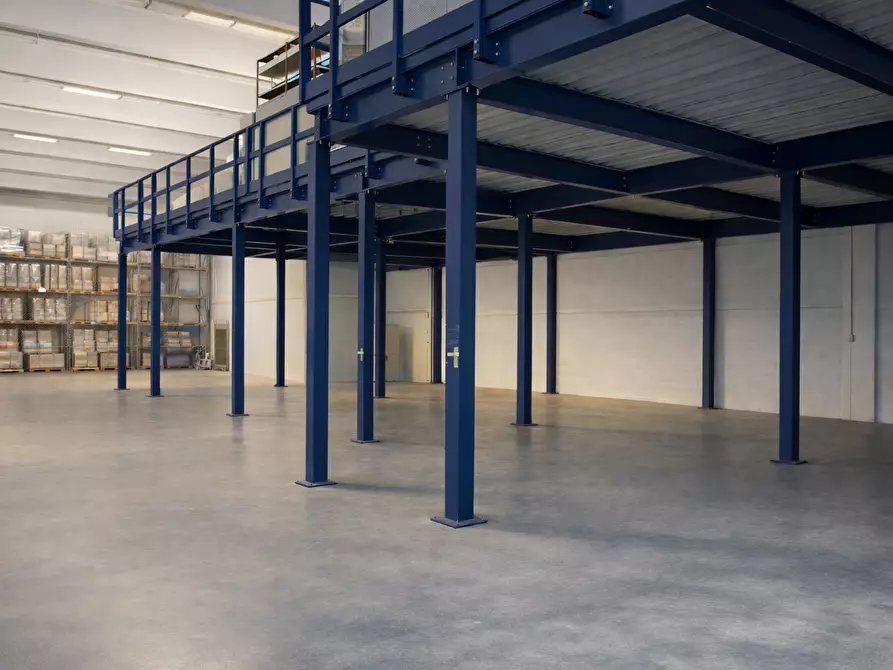 Immagine 9 di Attività artigianale in vendita  a Parma