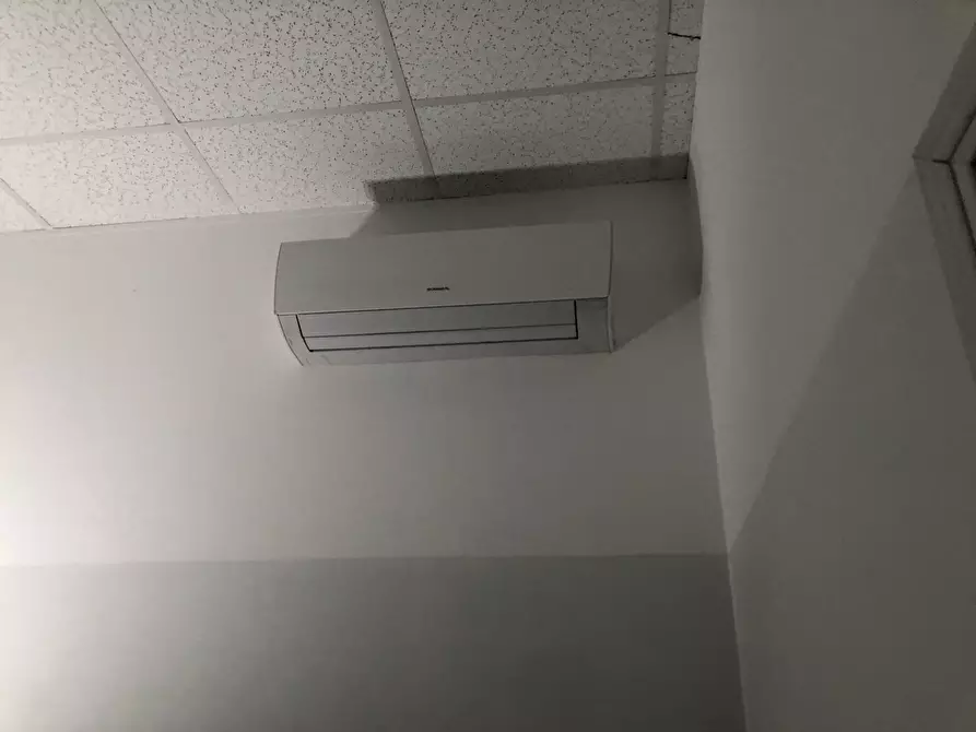 Immagine 8 di Ufficio in affitto  a Parma