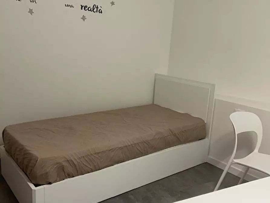 Immagine 2 di Stanza singola in affitto  in Via Roggiagrande 14 a Trento