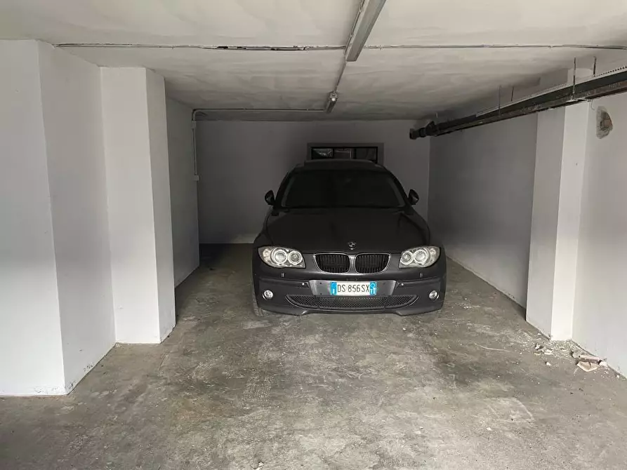 Immagine 1 di Garage in affitto  a Trento