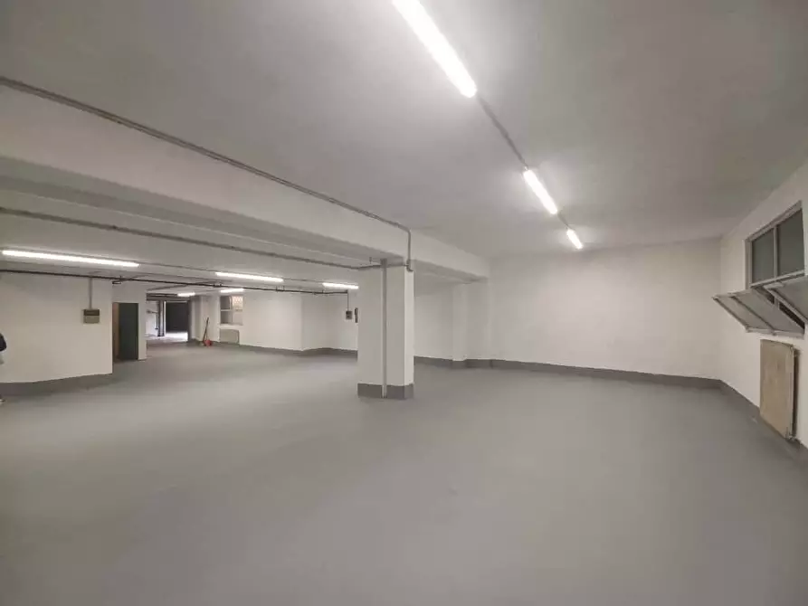 Immagine 13 di Locale commerciale in affitto  a Trento