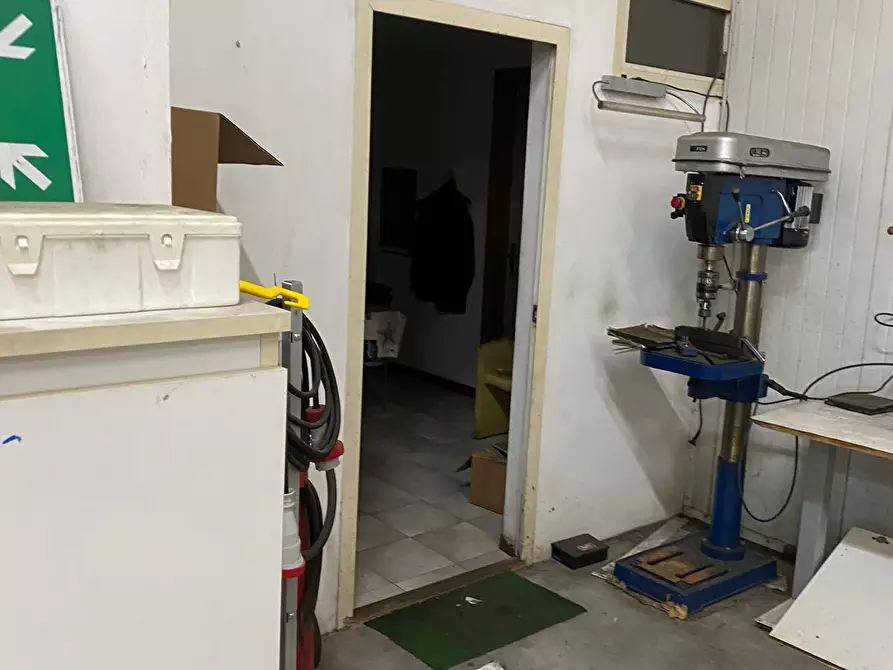 Immagine 9 di Attività artigianale in vendita  a Sirolo