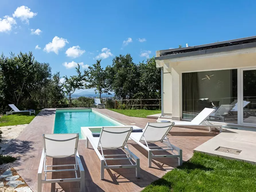 Immagine 1 di Villa in vendita  in Via Candia a Ancona