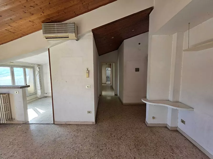 Immagine 9 di Bilocale in vendita  in Via Martiri della resistenza a Ancona