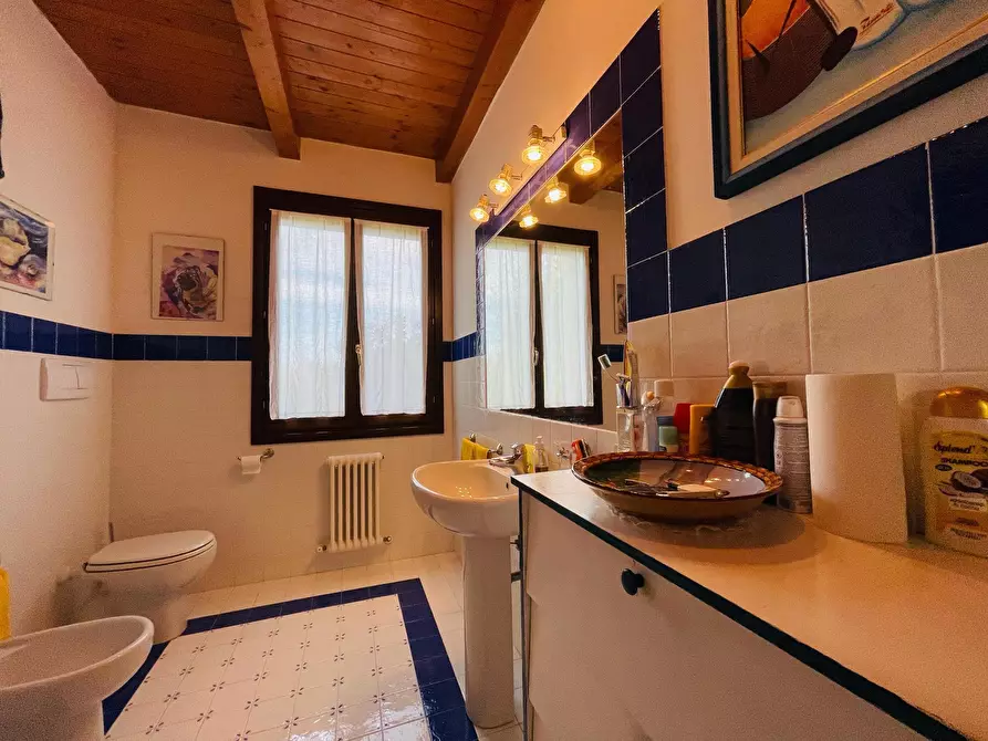 Immagine 39 di Rustico / casale in vendita  in morrovalle a Morrovalle