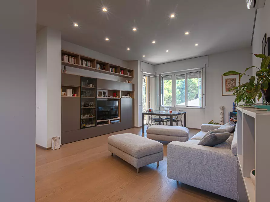 Immagine 10 di Trilocale in vendita  a Falconara Marittima