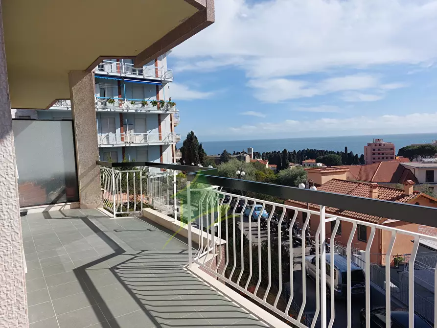 Immagine 1 di Trilocale in affitto  in Via Vallarino 78 a San Remo