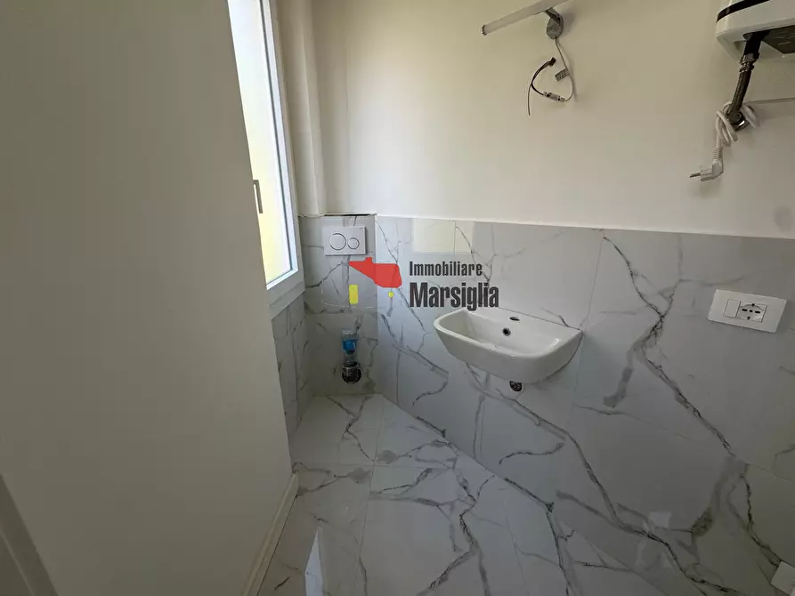 Immagine 17 di Trilocale in vendita  in Corso degli Inglesi 533 a San Remo