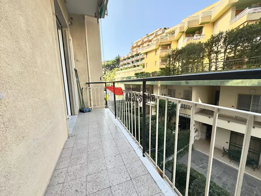 Immagine 13 di Bilocale in vendita  in Corso degli Inglesi 620 a San Remo
