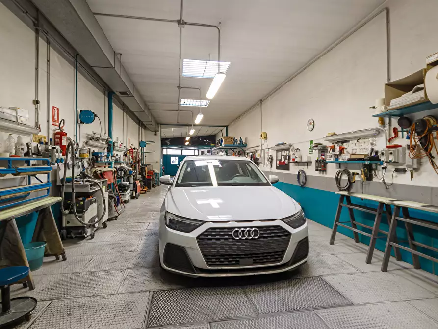 Immagine 4 di Laboratorio in vendita  in Via Magenta a Torino