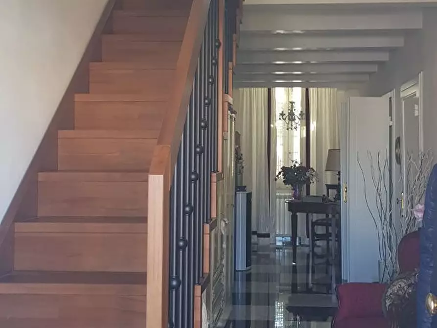 Immagine 6 di Porzione di casa in vendita  a Livorno