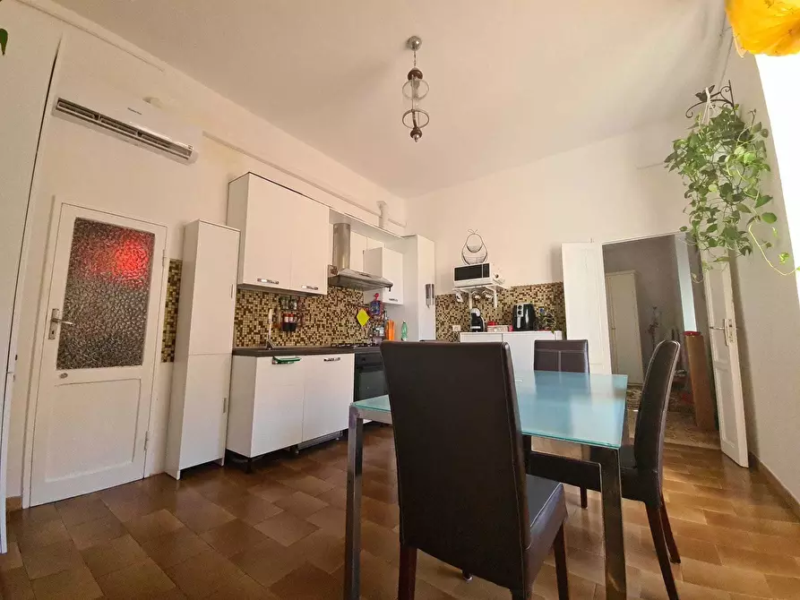 Immagine 3 di Trilocale in vendita  a Livorno