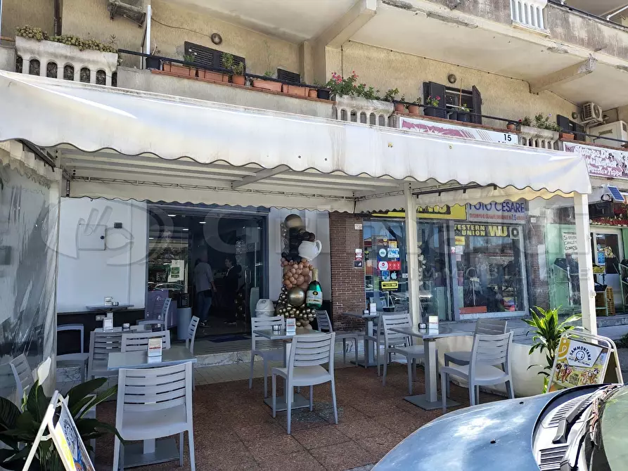 Immagine 7 di Locale commerciale in vendita  in Via Lago Patria 122 a Giugliano In Campania