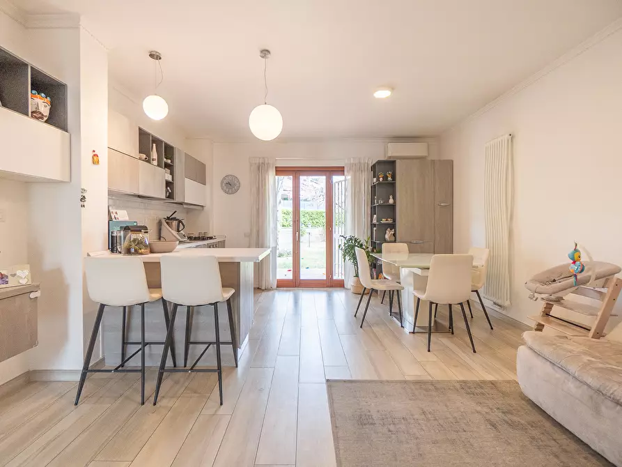 Immagine 1 di Villa in vendita  in Via Moricone a Albano Laziale