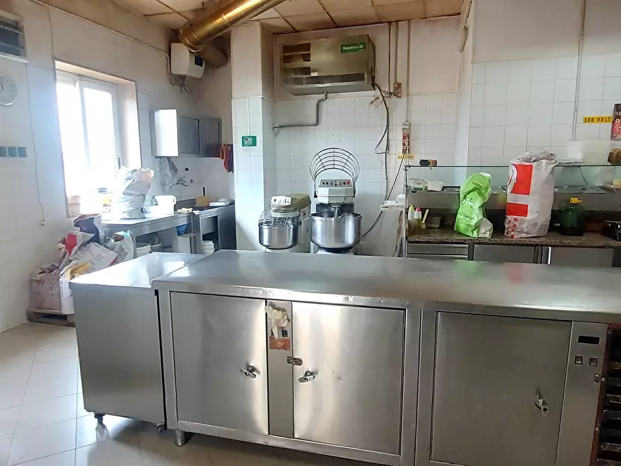 Immagine 9 di Locale commerciale in vendita  in Viale Porta Pia 5 a Brindisi