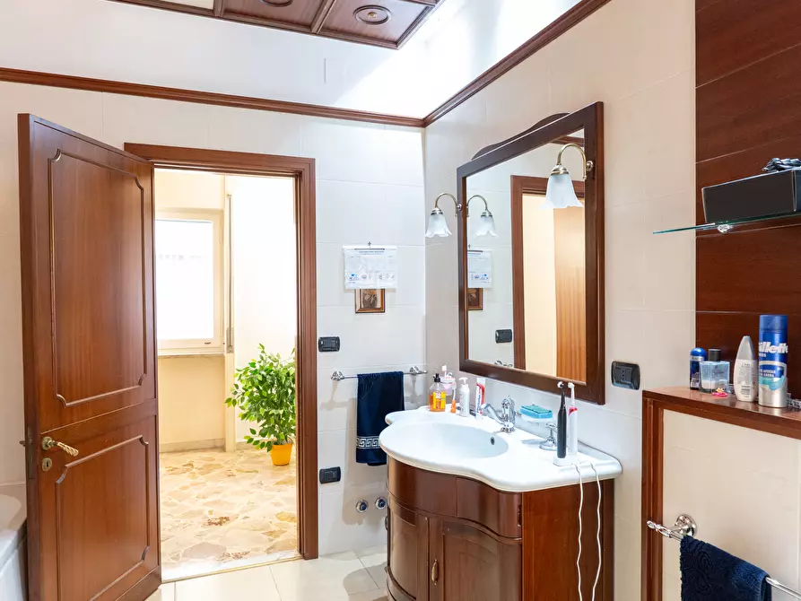 Immagine 19 di Pentalocale in vendita  in Via Salvatore Grande 12 a Lecce