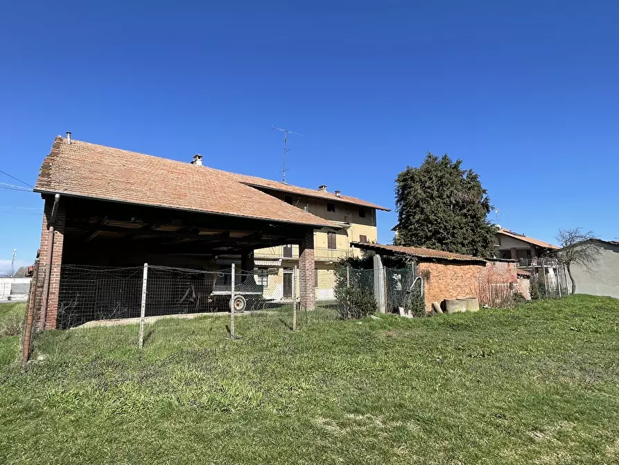 Immagine 4 di Rustico / casale in vendita  in Via Roma 4343 a Fara Novarese