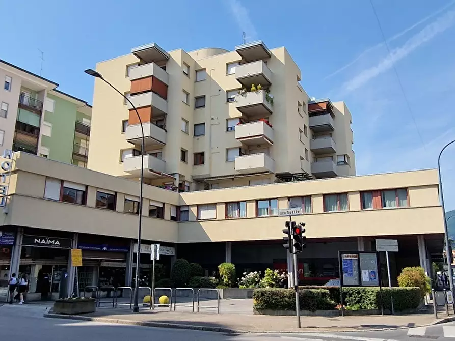 Immagine 1 di Trilocale in vendita  in Corso XXV Aprile 129 a Erba