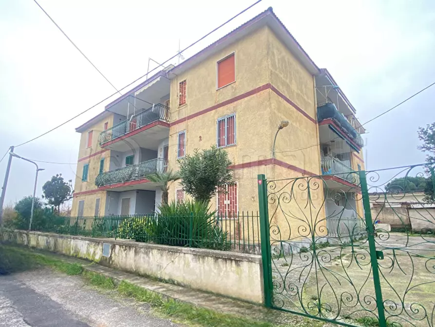 Immagine 11 di Trilocale in vendita  a Castel Volturno