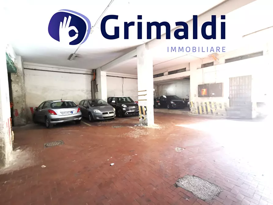 Immagine 5 di Garage in vendita  a Napoli