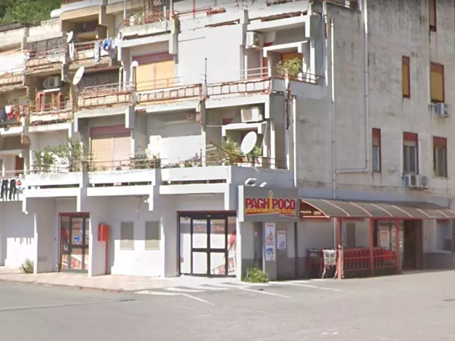Immagine 4 di Locale commerciale in vendita  in Contrada Avarna San Michele 4 a Messina