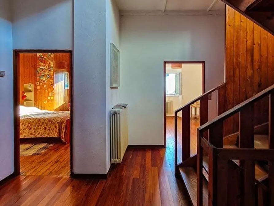 Immagine 15 di Villa in vendita  in via Scalini 38 a Brunate