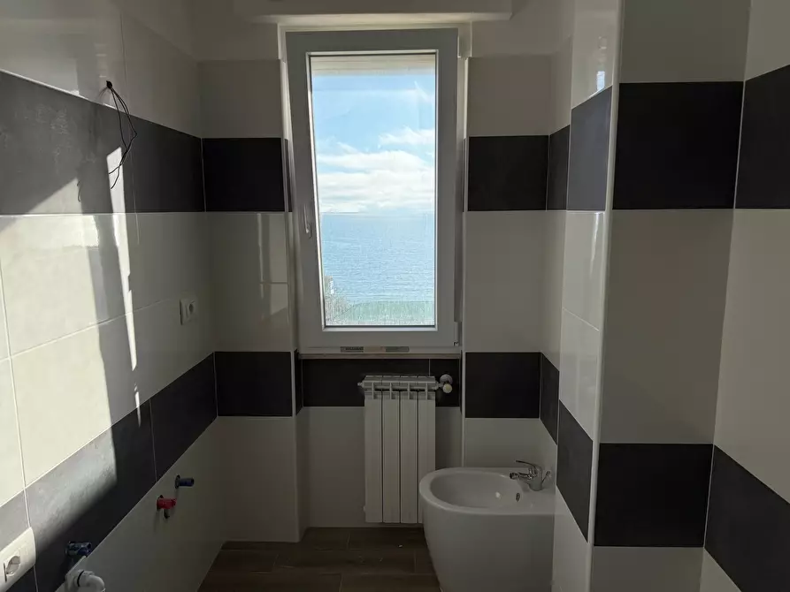 Immagine 15 di Bilocale in vendita  in Viale Virgilio 42 a Anzio