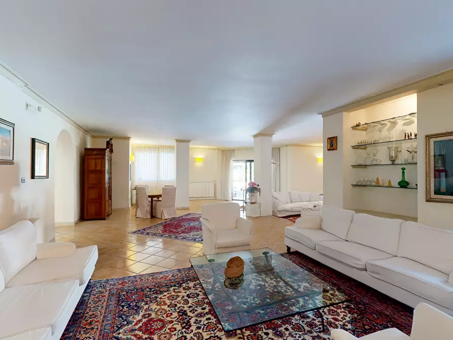 Immagine 60 di Villa in vendita  in Via Venosa 5 a Lecce