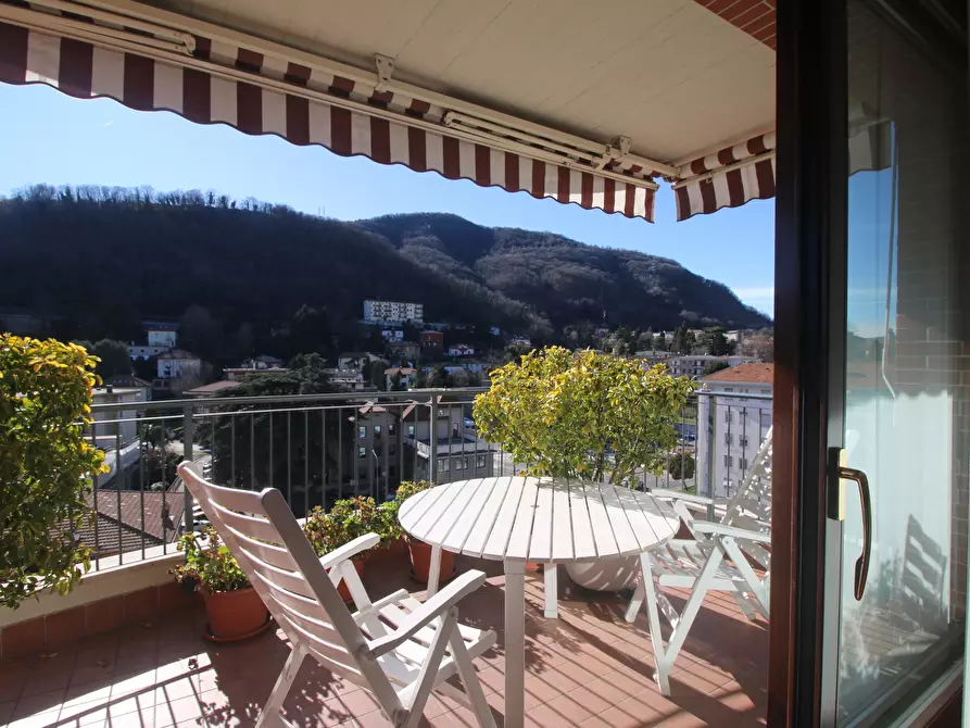 Immagine 1 di Trilocale in vendita  a Como