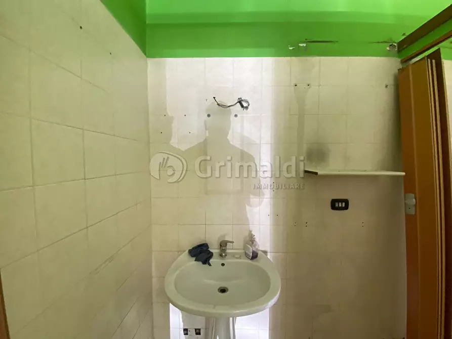 Immagine 3 di Locale commerciale in affitto  a Giugliano In Campania