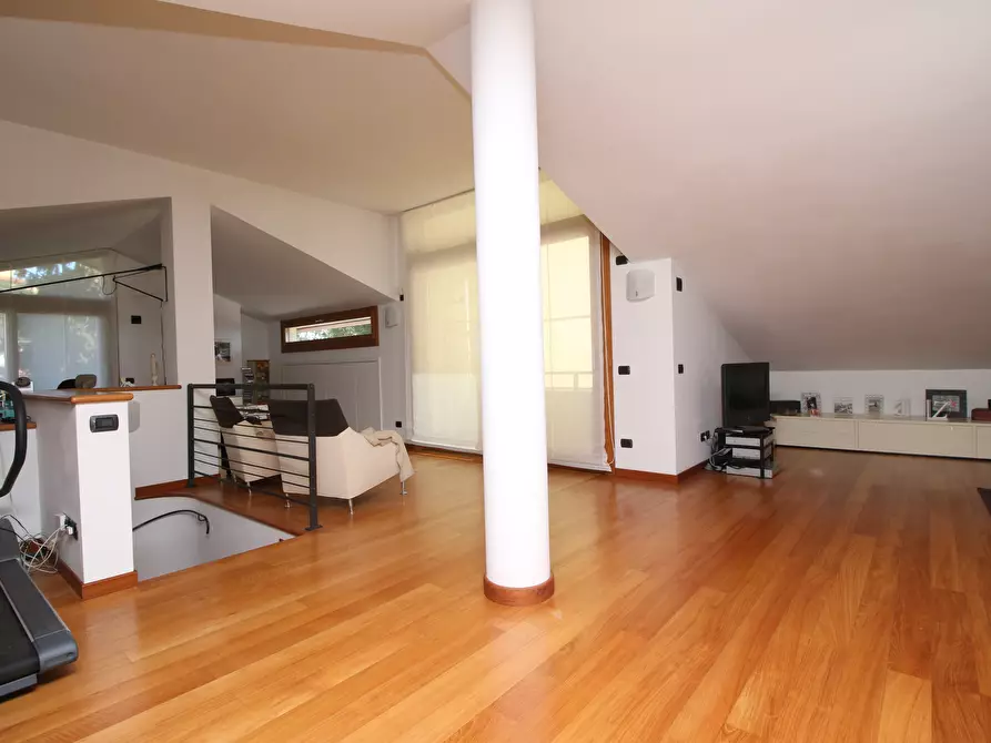 Immagine 23 di Villa in vendita  a Inverigo