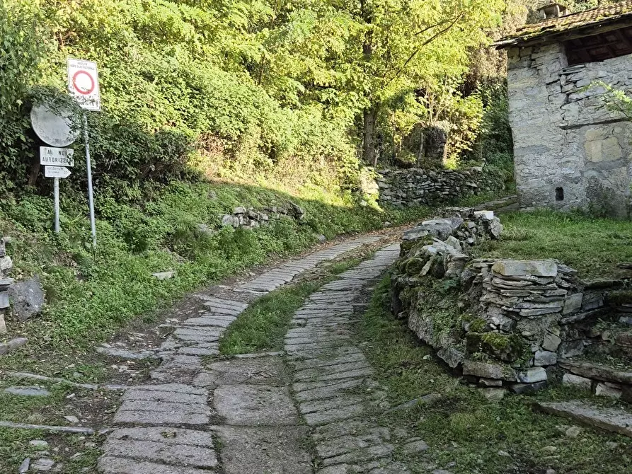 Immagine 29 di Porzione di casa in vendita  a Faggeto Lario