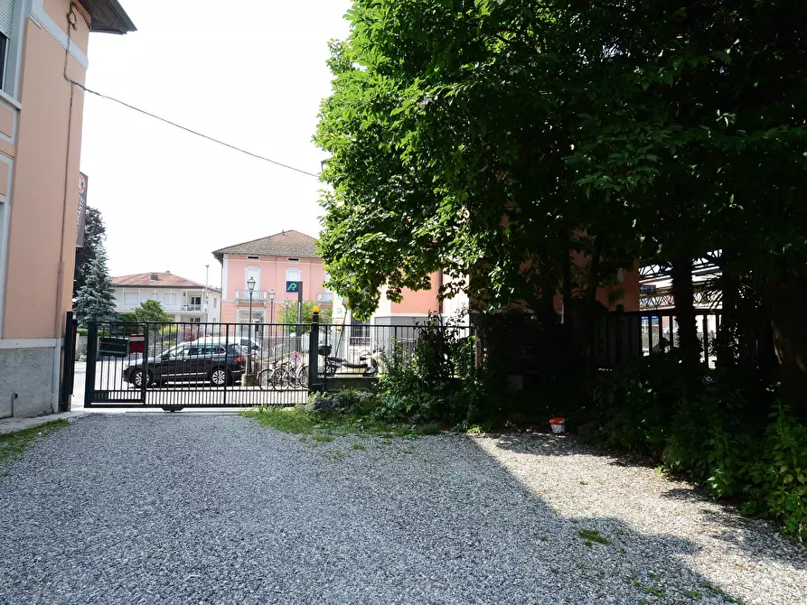 Immagine 12 di Locale commerciale in vendita  a Luisago